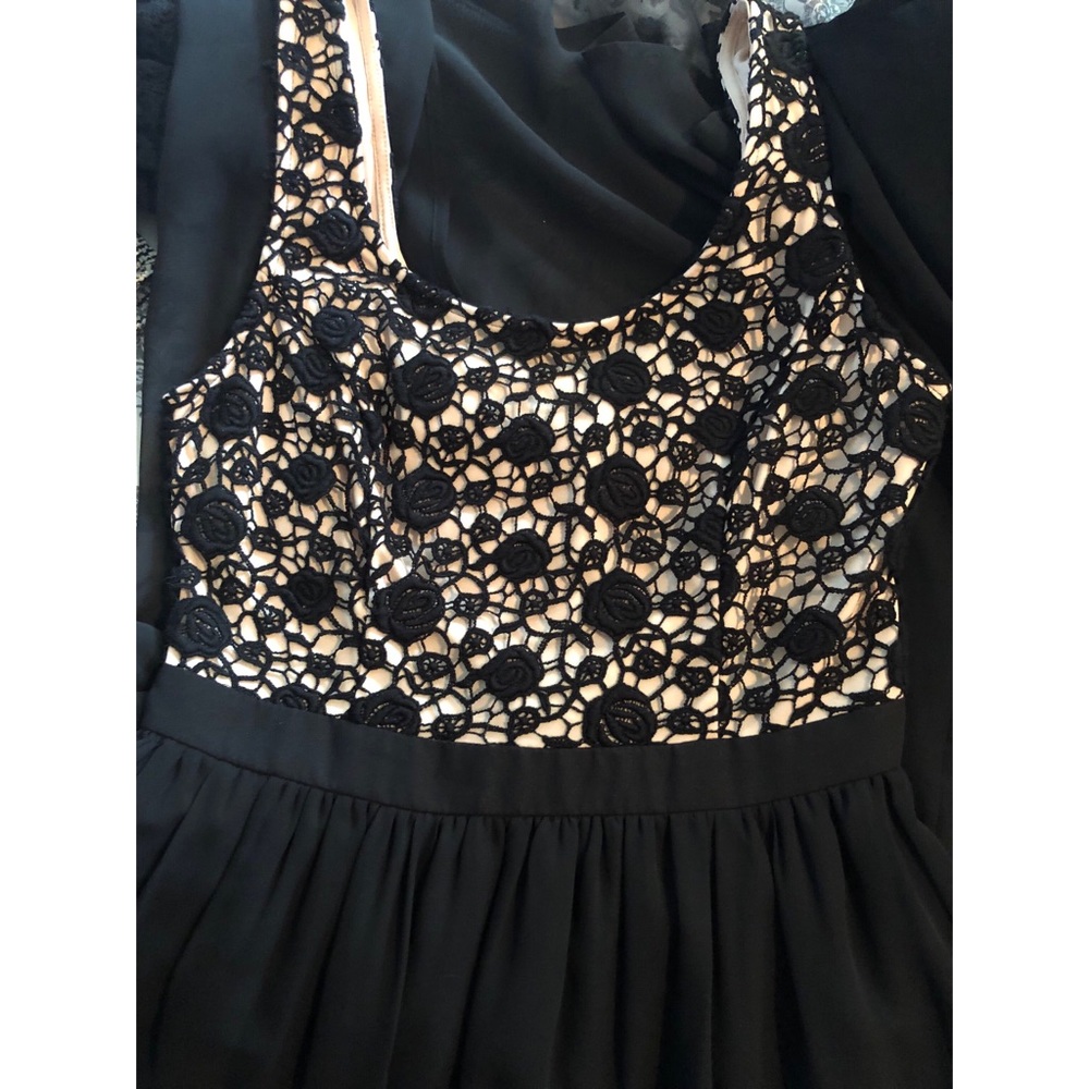 Dress - Picture 3 of 3